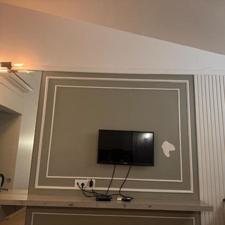 Majestic Inn Vasai Bagian luar foto