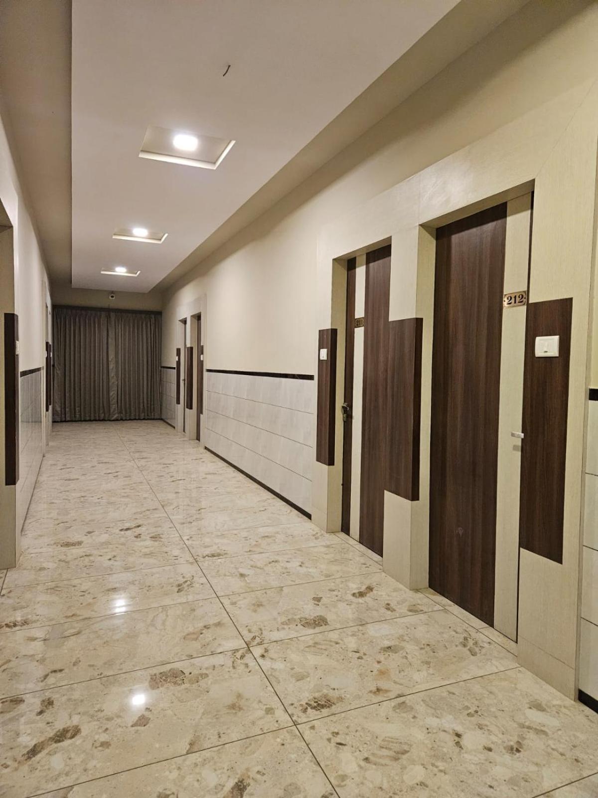 Majestic Inn Vasai Bagian luar foto