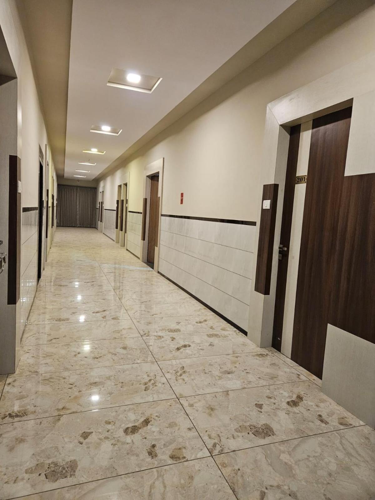 Majestic Inn Vasai Bagian luar foto